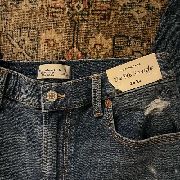 Abercrombie & Fitch Ultra High Rise 90’s Straight Jean NWT - Picture 2 of 4